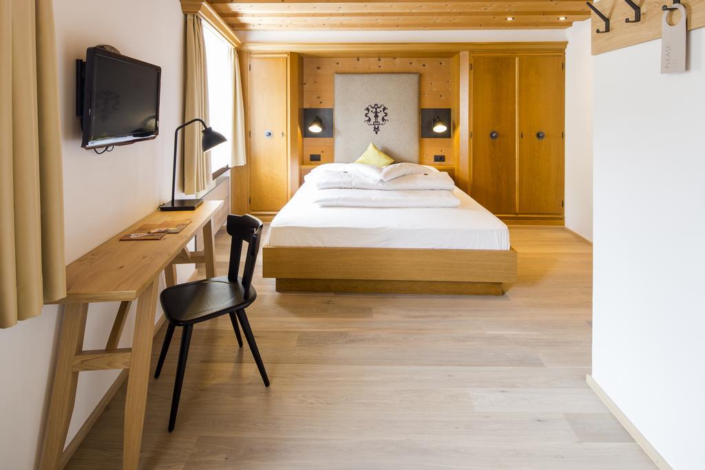 Der Mohrenwirt **** Hotel Burgusio Bagian luar foto
